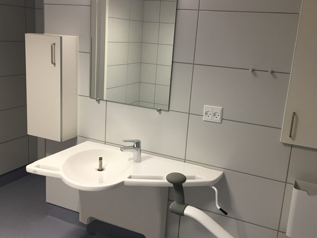 accessible washbasin